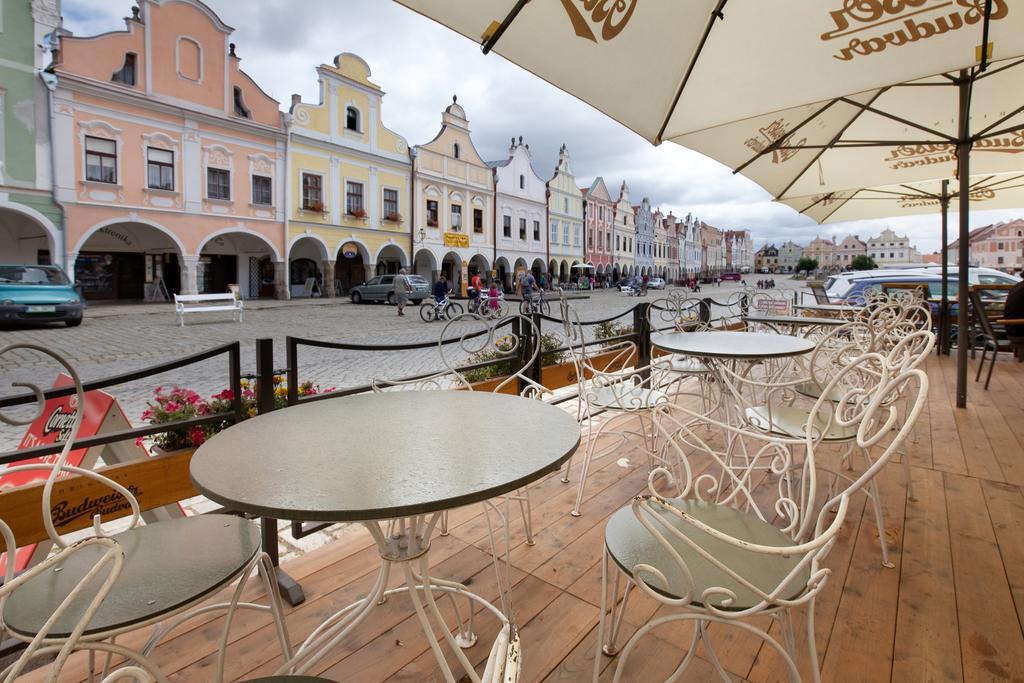 Hotel U Cerneho Orla Telc Bagian luar foto