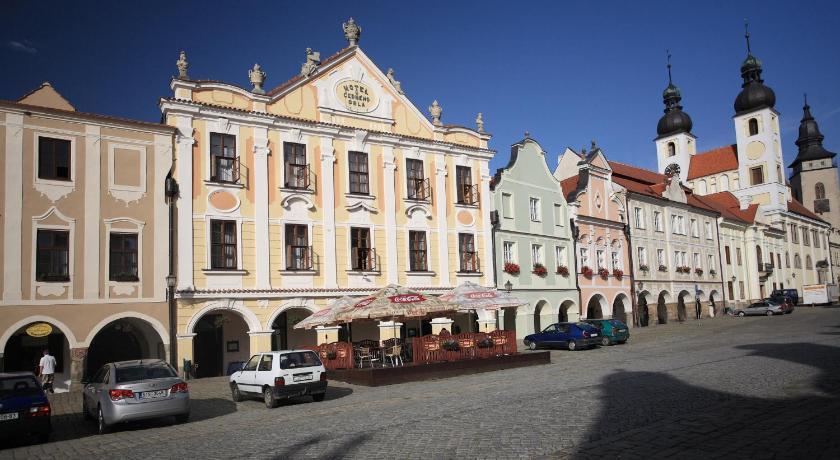 Hotel U Cerneho Orla Telc Bagian luar foto