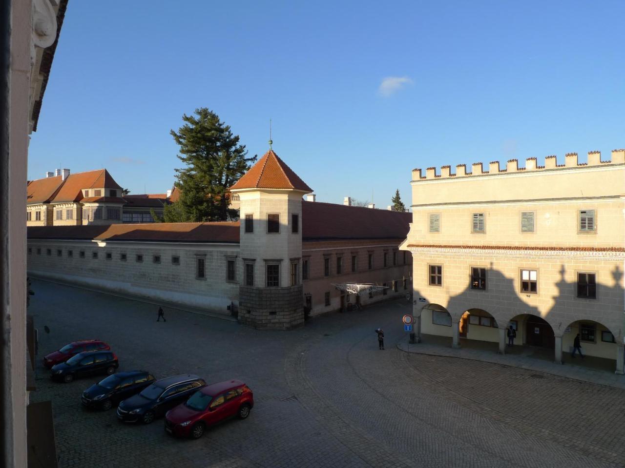 Hotel U Cerneho Orla Telc Bagian luar foto